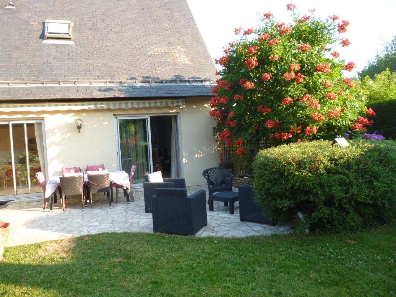 Chez Bernard Et Nicole Acomodação com café da manhã Betton Exterior foto
